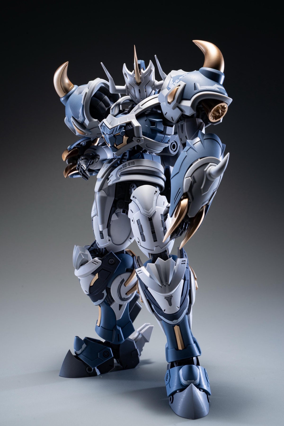 SNAA Galahad 1/12 Scale Pre-Assembled Mecha Model with LED Light & Alloy Frame